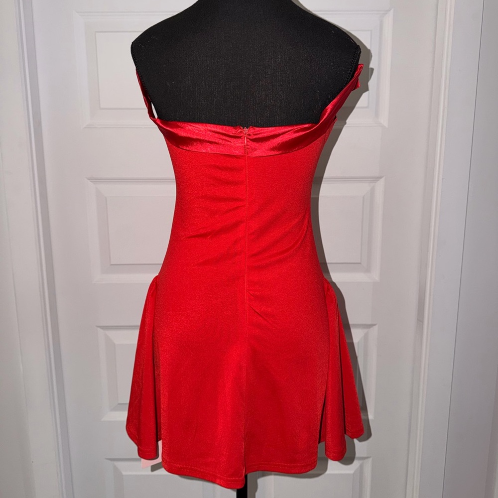 Off-Shoulder Red Fit & Flare Dress – Size M (NWT) ❤️ - Picture 4 of 5